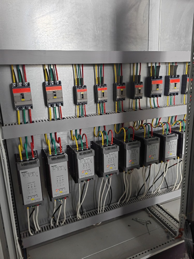 电力调解器负载电压加不上去是什么缘故原由？？？