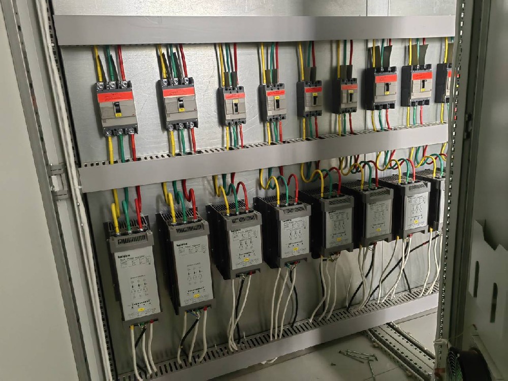 交流电力调解器和直流电力调解器的事情原理有哪些要害区别？？？？？？