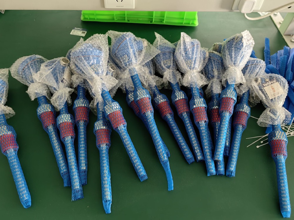 在工业自动化中，，，，，热电阻是怎样与控制系统集成的，，，，，以实现温度控制和监测？？？