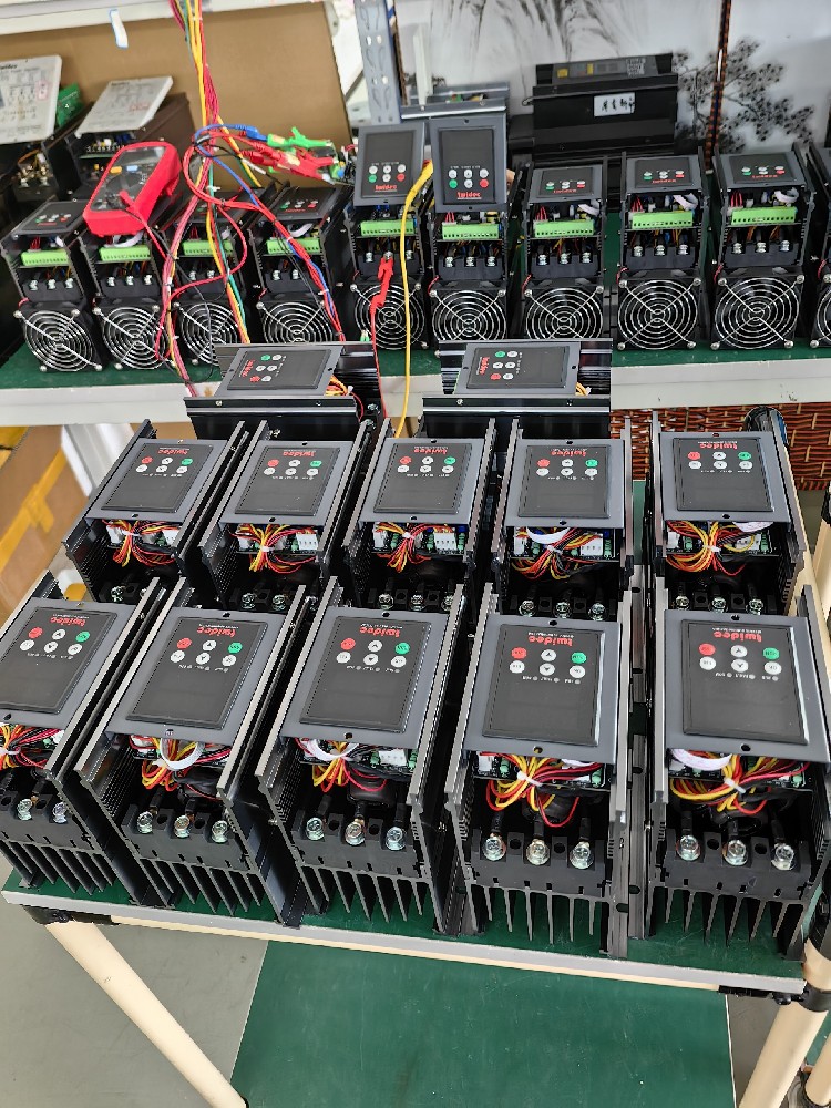 关于小功率且对精度要求极高的实验装备，，，，，，应怎样精准选型电力调解器？？？