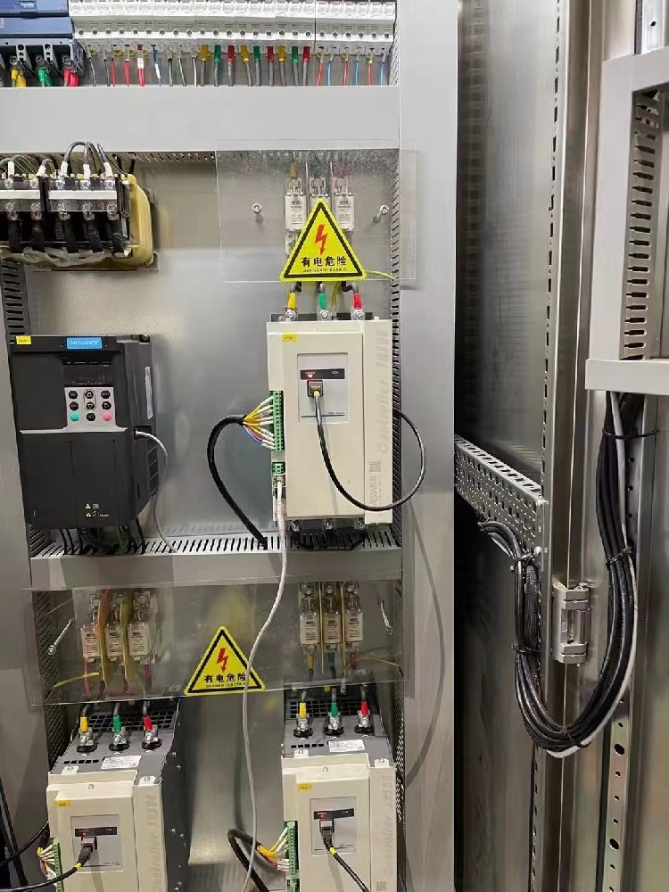 在医疗装备中使用电力调解器，，需要重点关注哪些特殊的清静标准？？？？？？