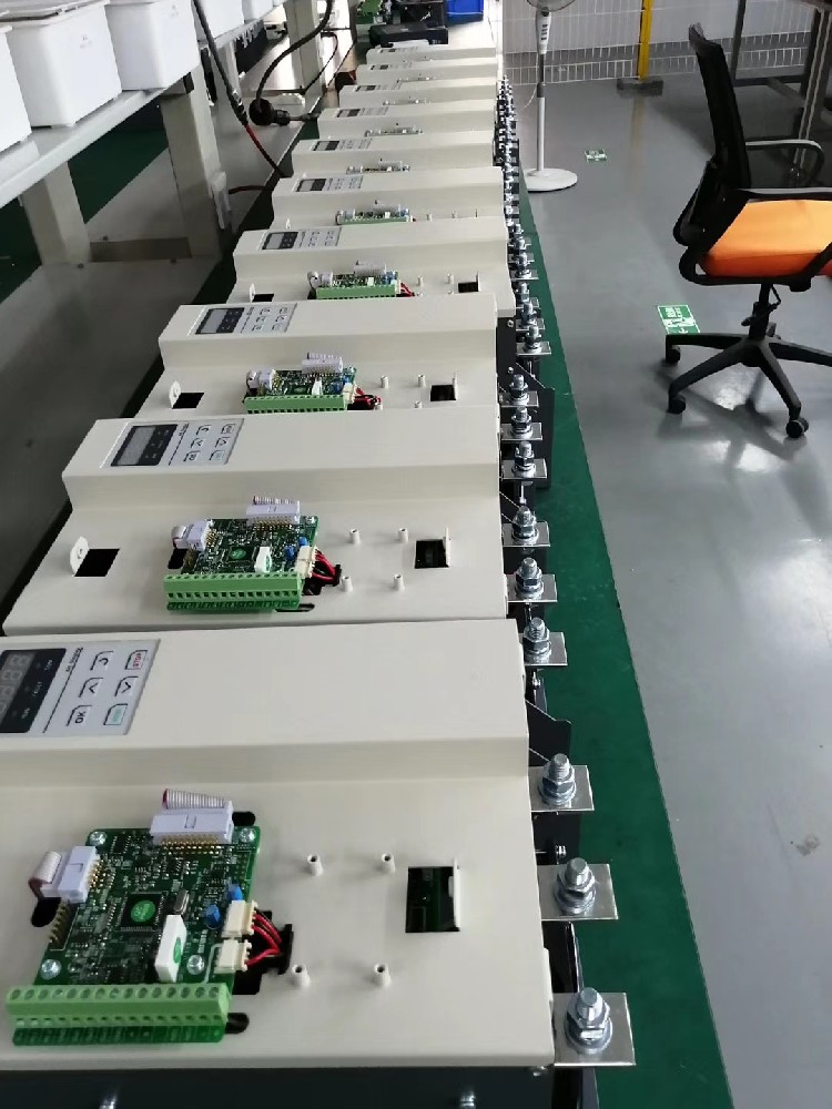 电力调解器与变频器在某些应用场景下功效有重叠，，怎样决议使用哪一个？？？？？？