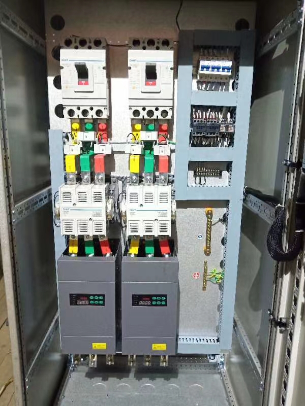 怎样通过电力调解器实现对电机软启动和软阻止的准确控制？？？？？