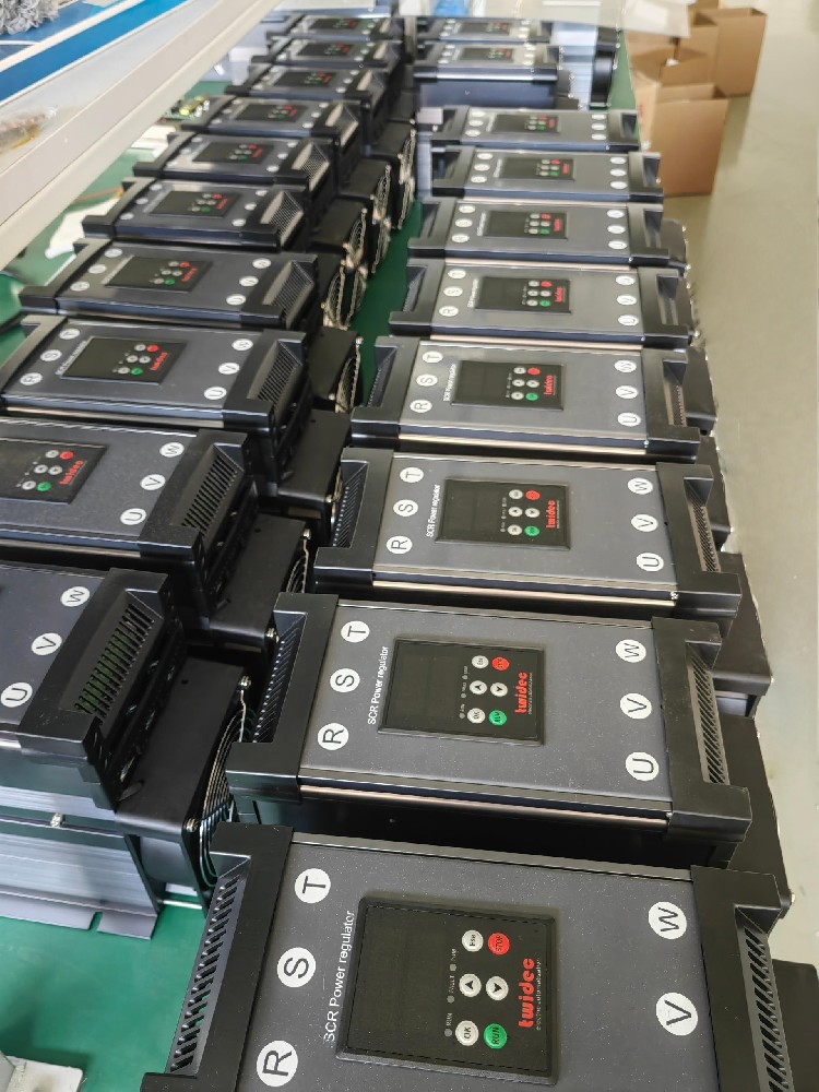 有没有步伐降低电力调解器运行时的噪音？？