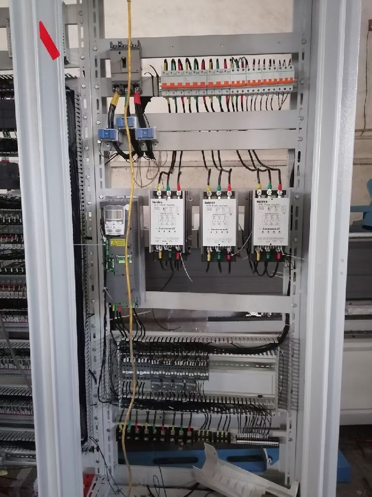 夏日高温高湿情形下，，电力调解器运行不稳固，，经常泛起死机征象，，该怎样应对？？？？？